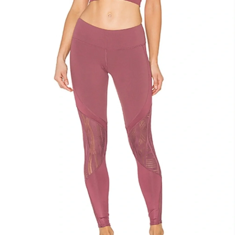 ALO Yoga Vitality Legging in Grenache Glossy Size XS